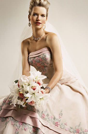 http://i423.photobucket.com/albums/pp316/rebelsgurl/Wedding%20Dresses/xin21.jpg