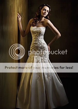 http://i423.photobucket.com/albums/pp316/rebelsgurl/Wedding%20Dresses/d62e.jpg